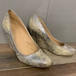 Banana Republic snakeskin wedges size 9.5